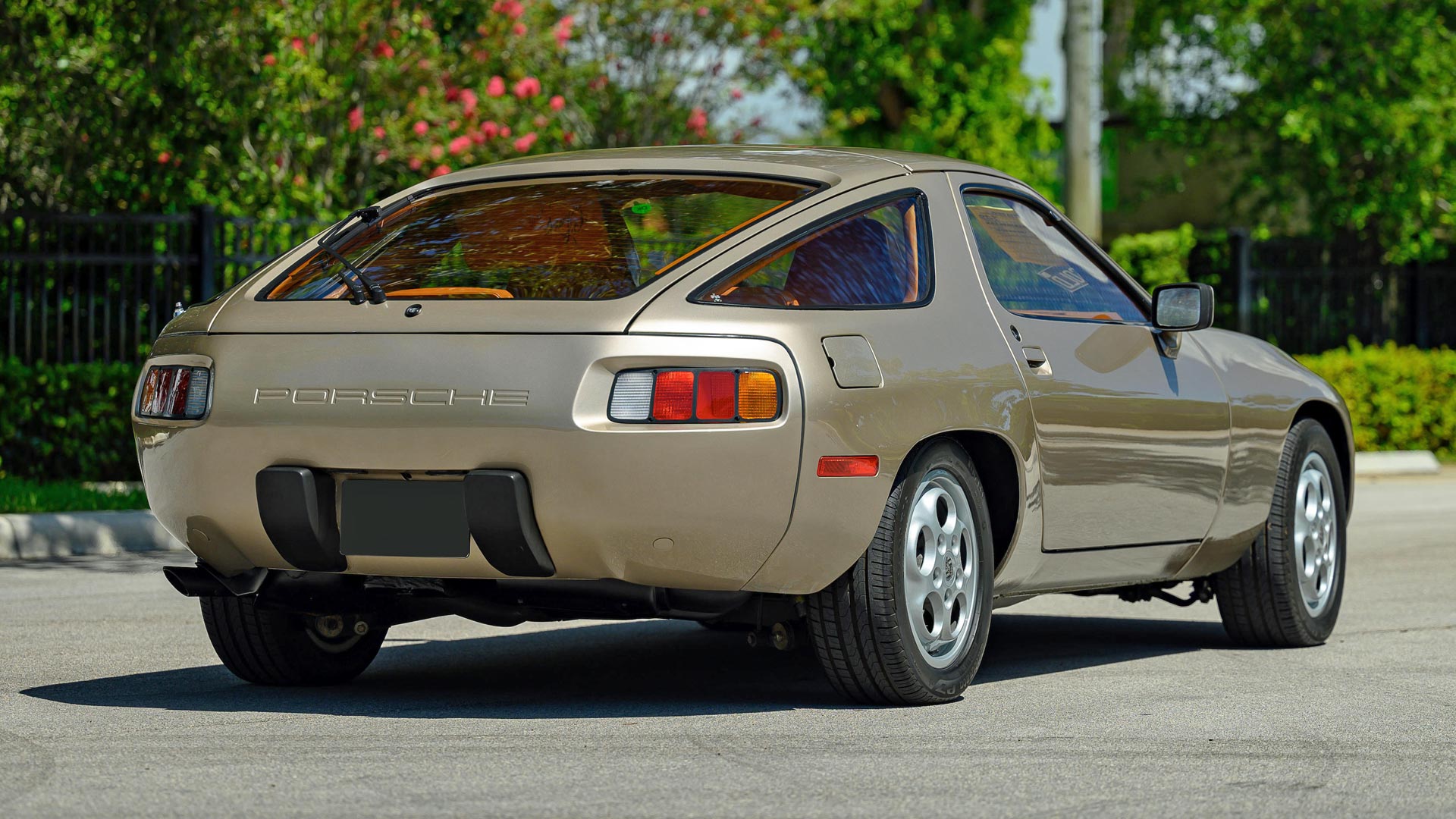 Risky Business Porsche 928